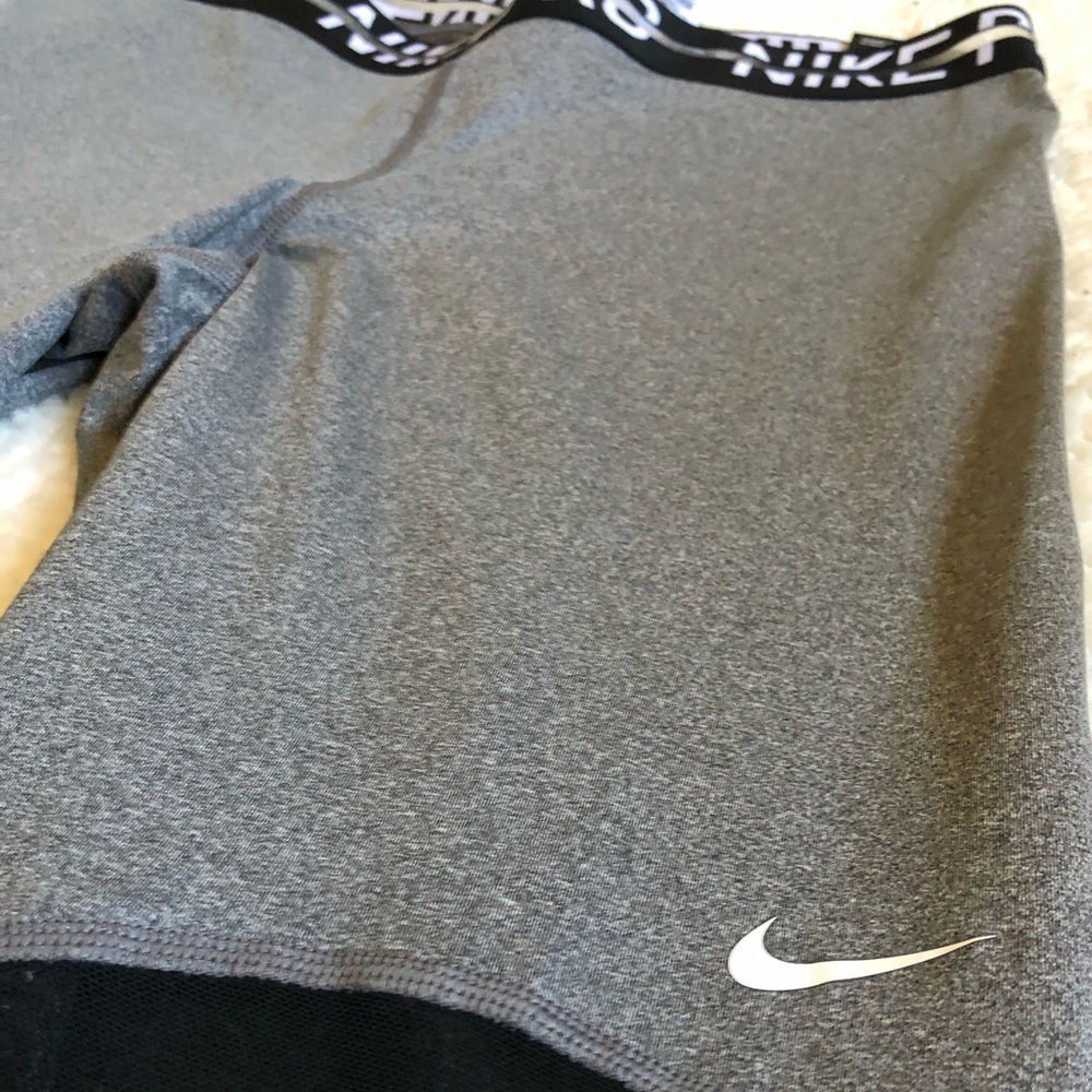 Nike Pro Women’s tight fit 7/8 leggings Gray Large - Picture 3 of 6